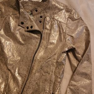 Live a Little Brand snake skin Jacket color ✨️ gold and size is medium